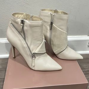 Fergie White/Cream ankle boot size 8M - brand new